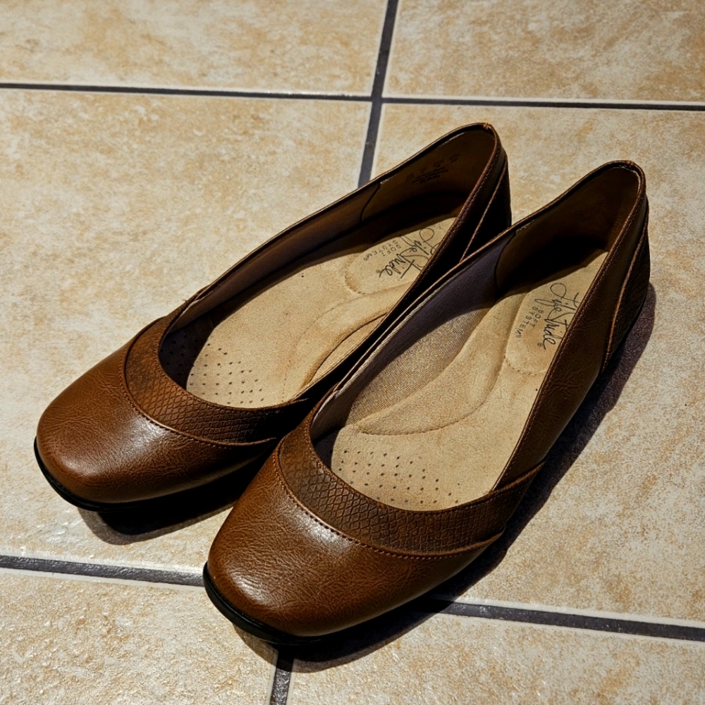 LifeStride Women's Deja Vu Flats Color Tan Size 9